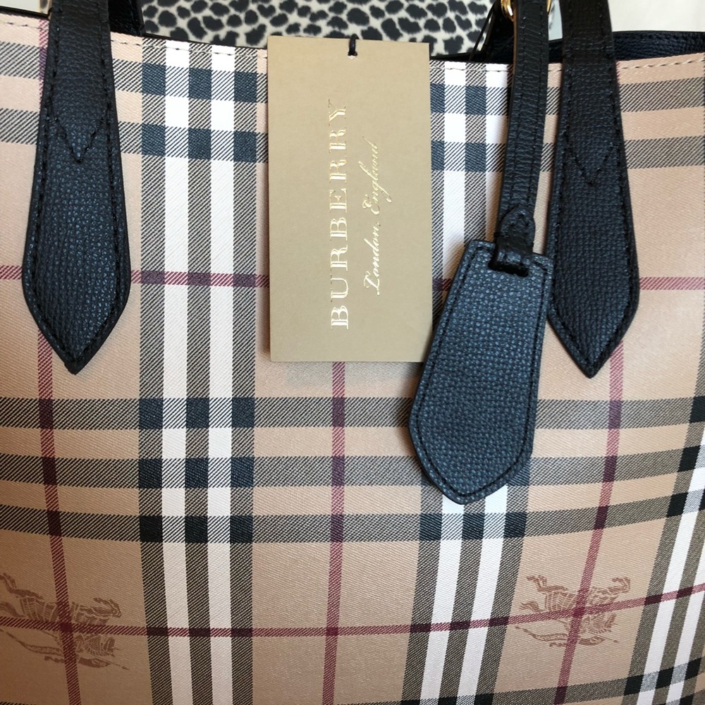 Burberry Tote Sold Out at Stores -Authentic - Picture 5 of 6